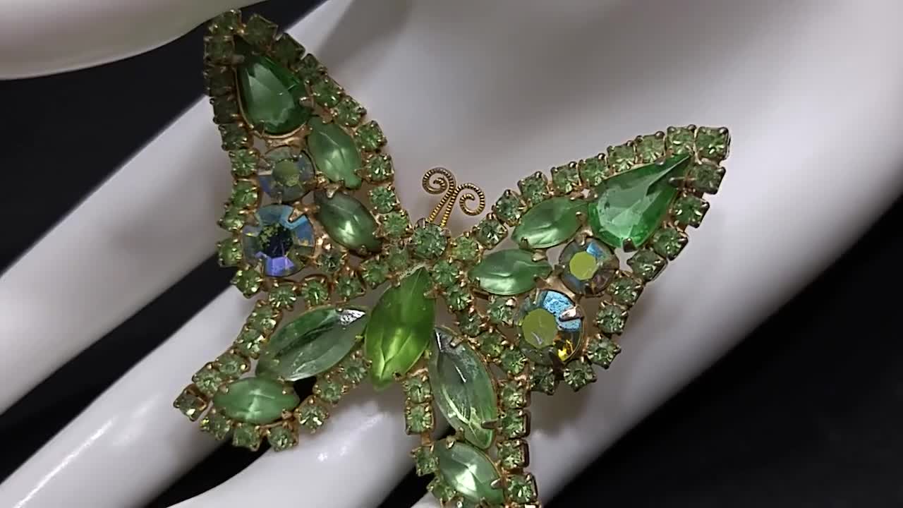 AmsterdamArts - Big Louis Vuitton diamond green butterfly For Sale