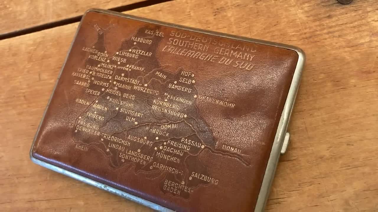 Chrome metal leather cigarette case. 1970. Tobbacciana. Vintage