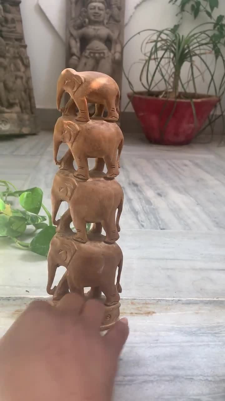 Famiglia di elefanti in legno indiano/Belle statue di elefanti in legno  Kadam/4 statuette di elefanti impilati/Decorazioni di animali in legno/Decorazioni  per la casa di elefanti -  Italia