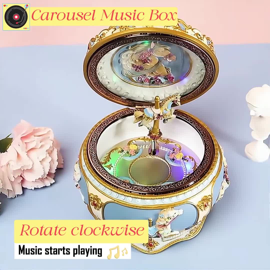 名入れ可能なメリーゴーランドオルゴール：バレリーナの記念品、刻印
