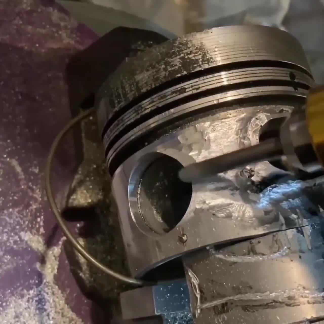 ピストンスカルフェイス彫刻、メタルアートフィギュア、ハンドメイド