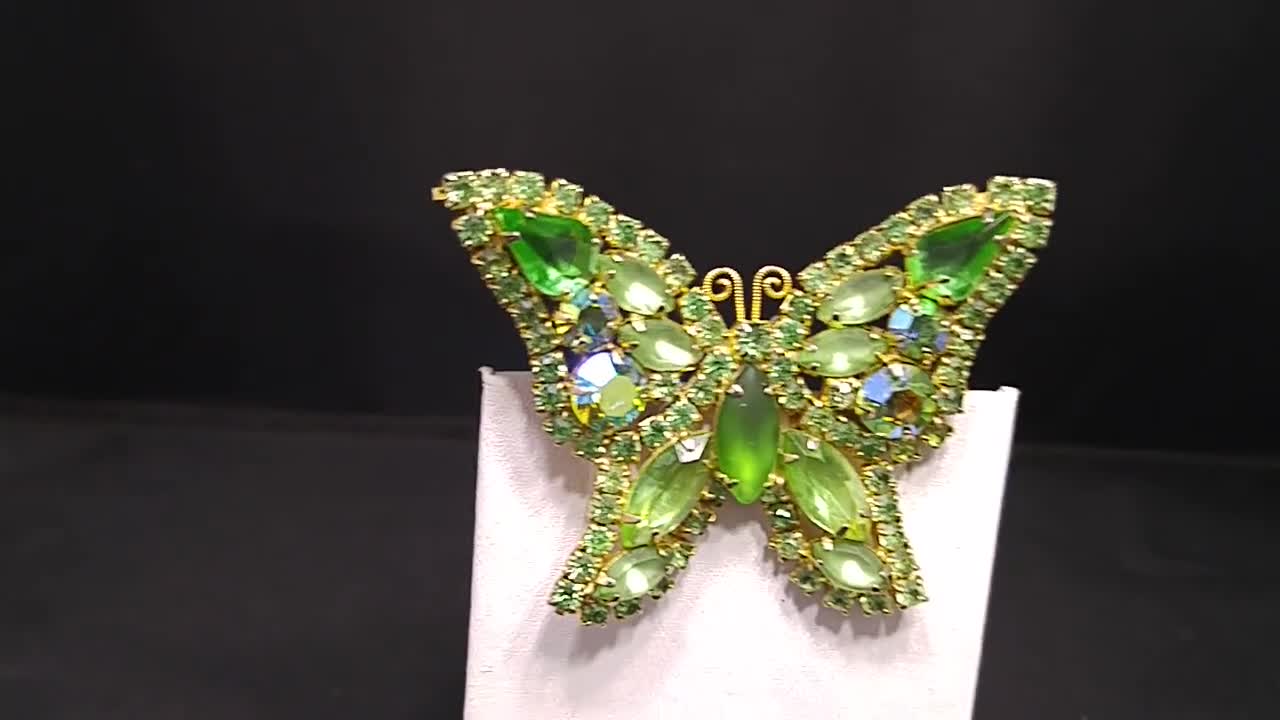 Circa 1950s Mouse Brooch with Green Glass Eyes in Sterling