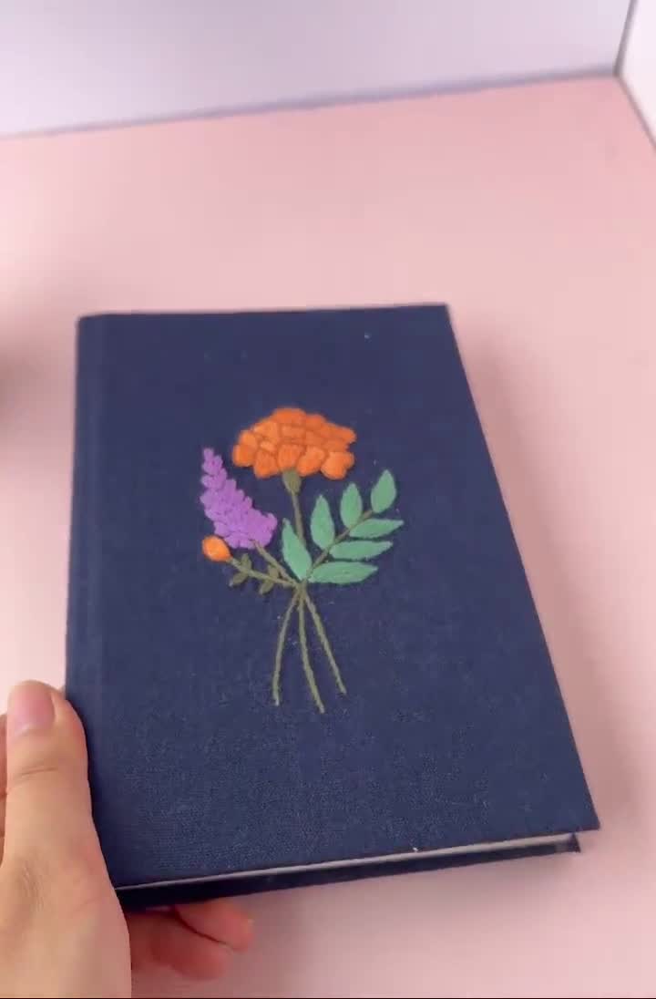 誕生月の花刺繍ノート A5 A6、パーソナライズされた手刺繍の花柄ノート