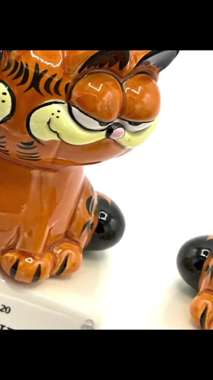 Gorgeous Collectible and Vintage Porcelain Garfield by