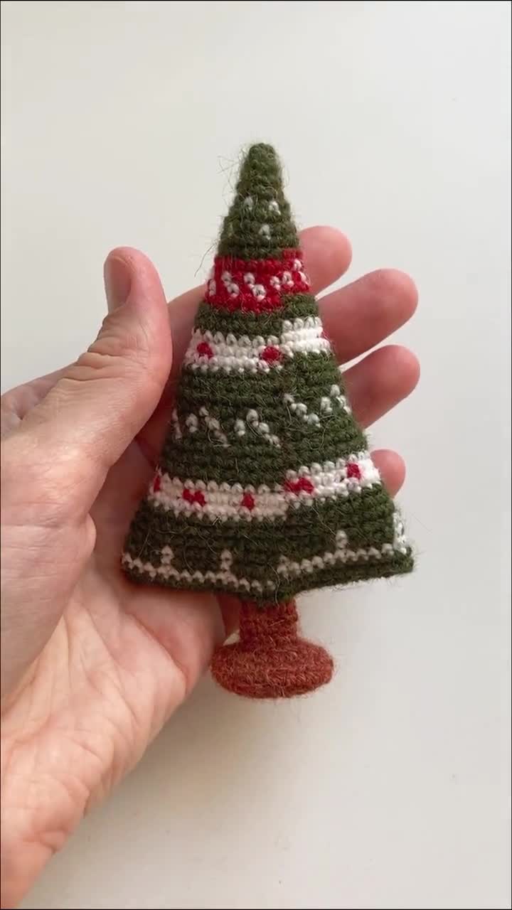 クリスマスツリーのかぎ針編みパターン - クリスマス DIY 用あみぐるみ