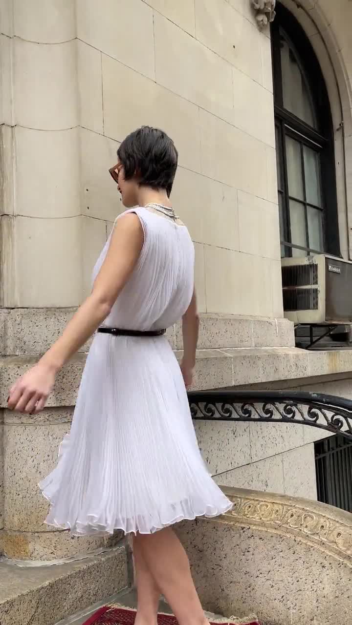 60's White Jack Bryan Designed by Dupuis Sleeveless Pleated 60's White Jack Bryan Designed by Dupuis Sleeveless Pleated
