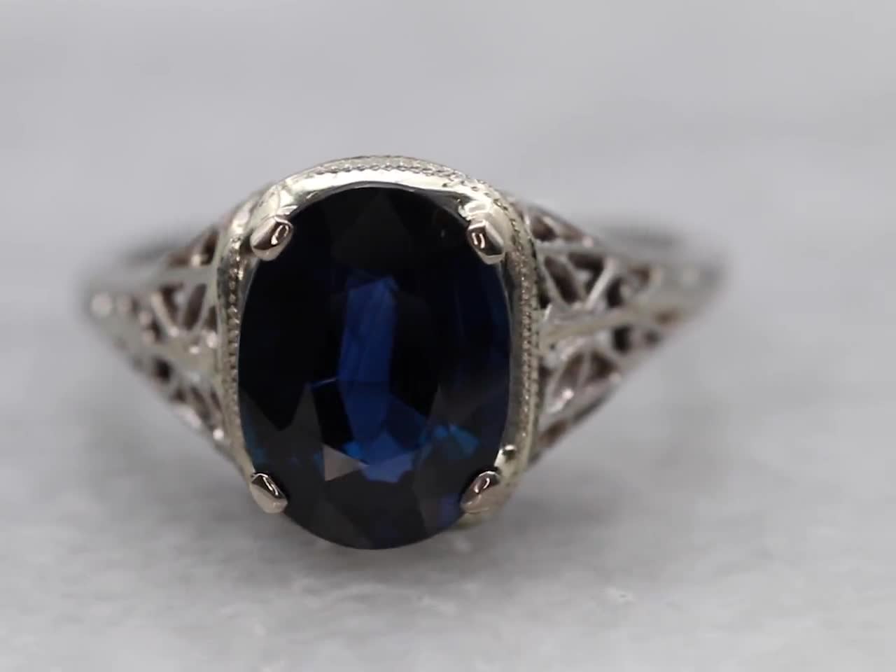 ホワイト ゴールド サファイア ソリティア エンゲージリング、オーバル