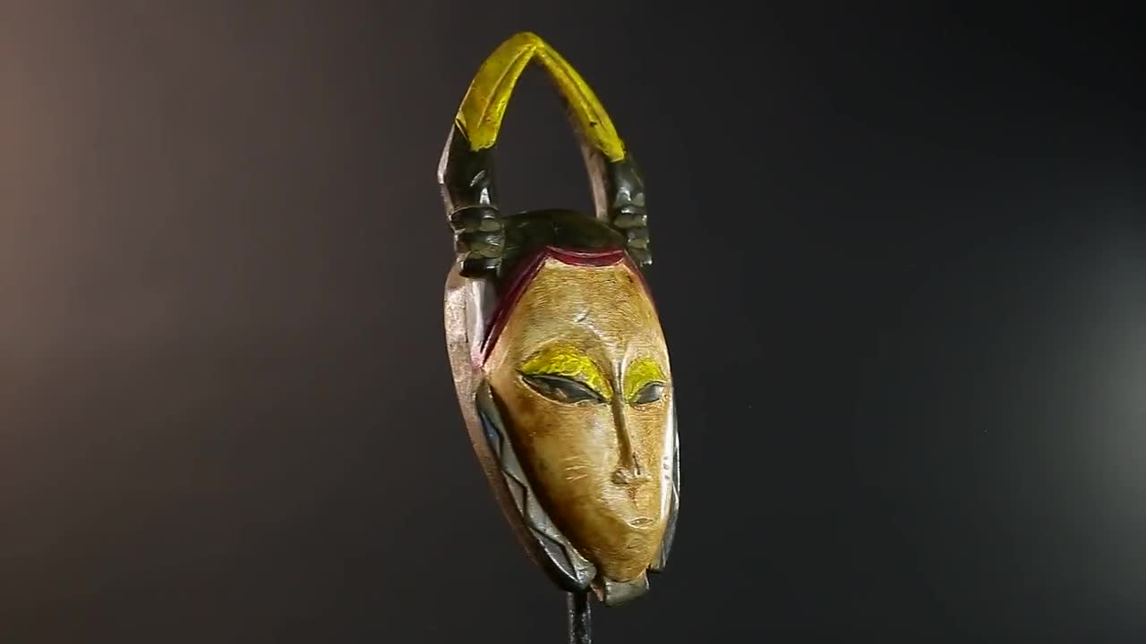 アフリカのグロ族の仮面：木彫りのアンテロープの角、コートジボワール