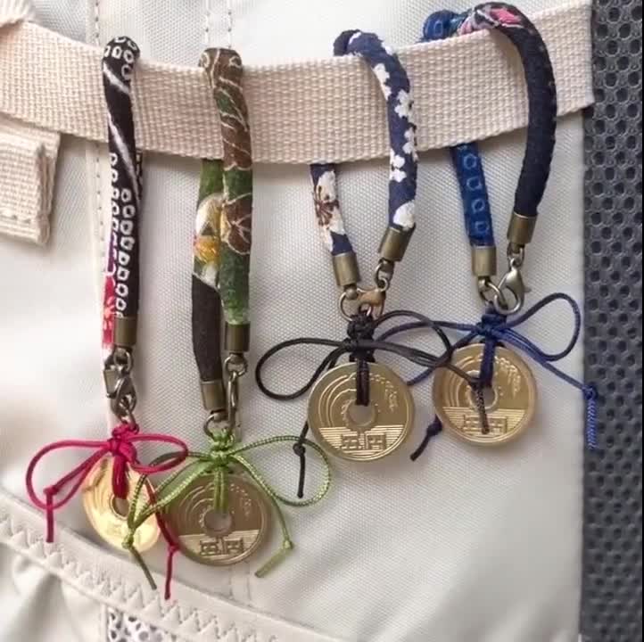 神社で浄化された5円の幸運のお守り：日本の着物お守り - Etsy 日本