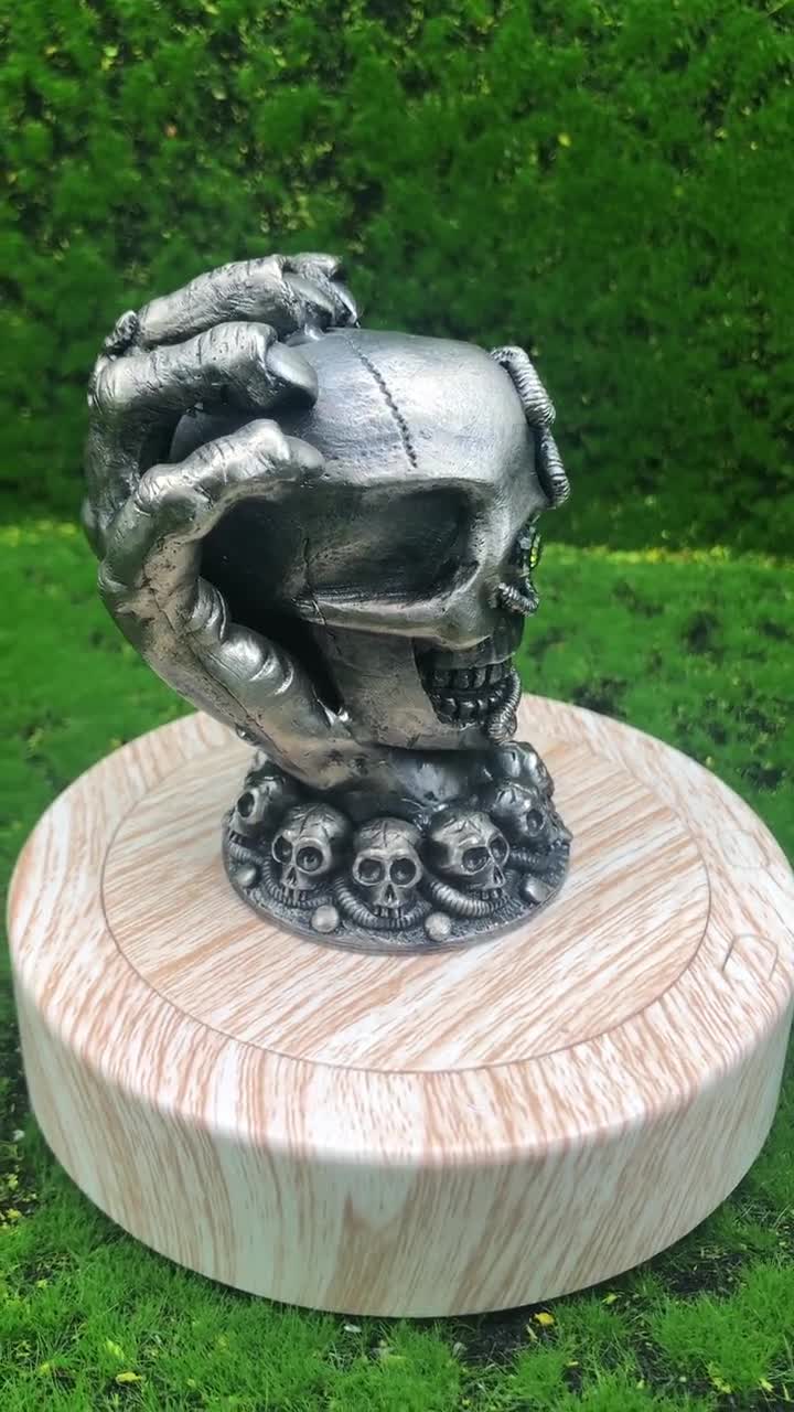 Myth and Magic Keeper of the Skulls 3099 Tudor Mint Pewter Skull