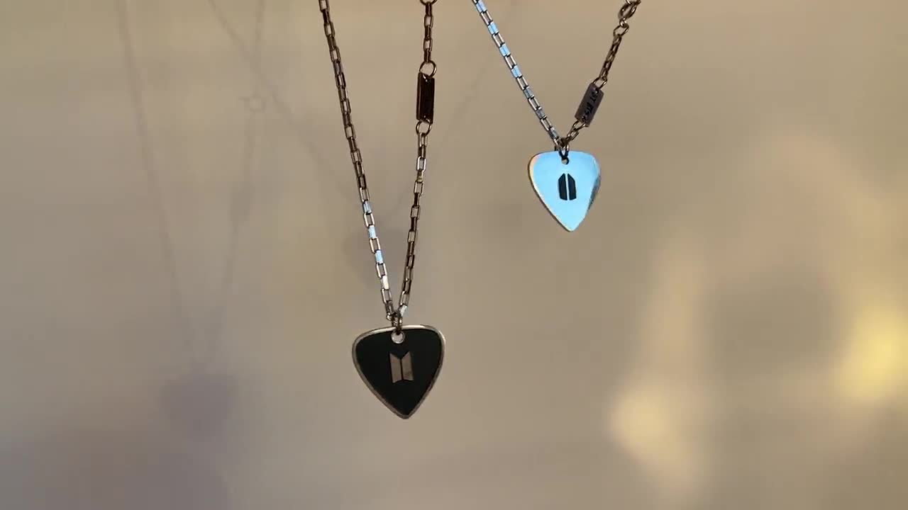 BTS SUGA GUITAR PICK NECKLACE ブラック 正規品-