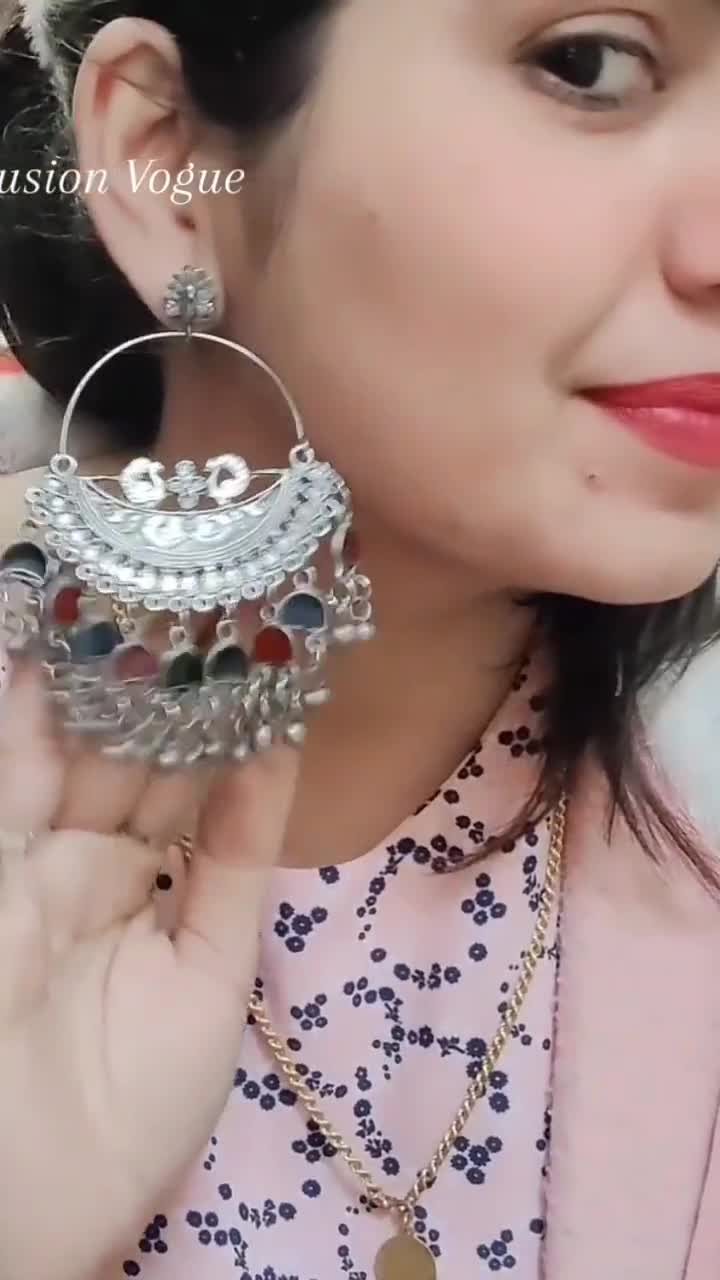 Wallpaper DP - Unique earrings 😂😂 | Facebook