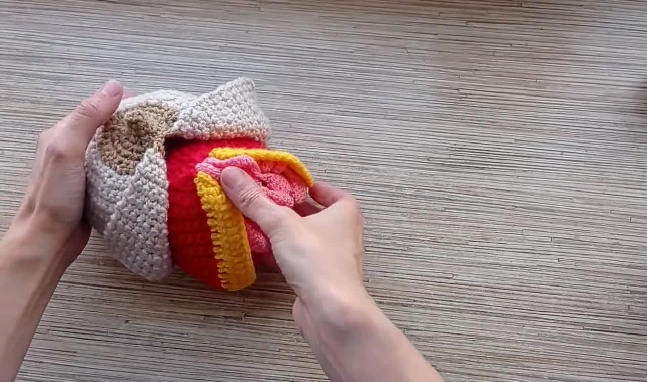 Uncinetto: amigurumi un po' particolare, la tetta imbottita