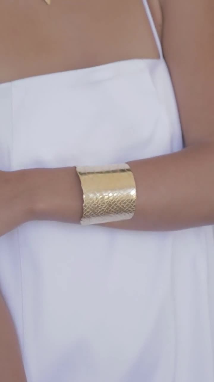 Om With Diamond Unique Design Gold Plated Bracelet For Men - Style A244 |  Mens gold bracelets, Mens bracelet gold jewelry, Mens diamond bracelet