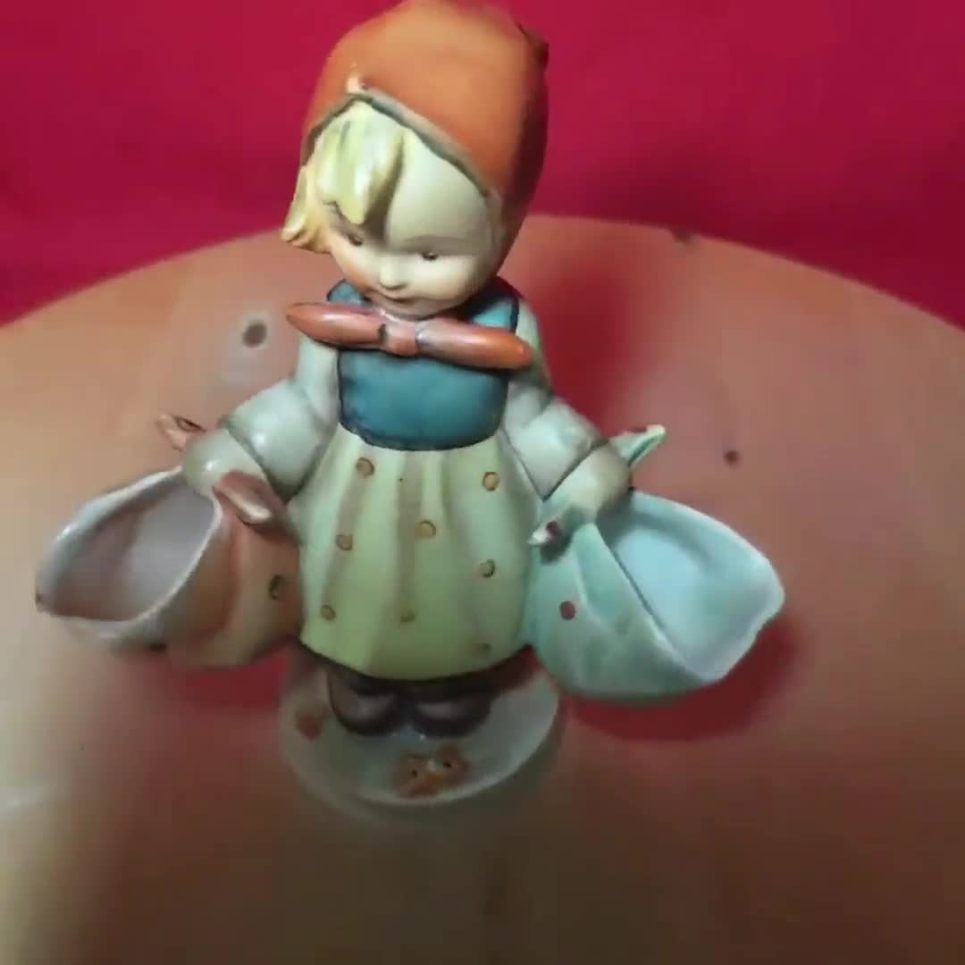 フンメル人形  Mother's Darling   アンティーク Vintage Goebel Hummel Figurine Mothers Darling Girl Holding