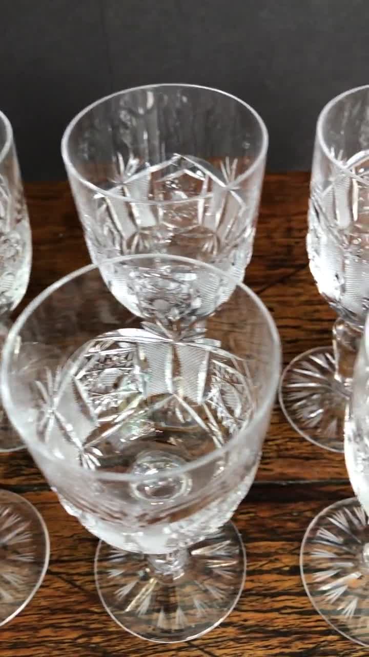 VENDIDO Finas y elegantes copas de cristal de pie alto Alemánas muy lindos  destellos del cristal a la luz tamaño: 18,5 cm precio $ 15.000…