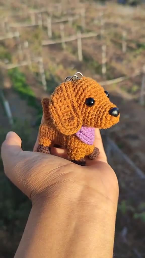 ダックスフンドの編みぐるみパターン、犬のキーホルダー、ダックス