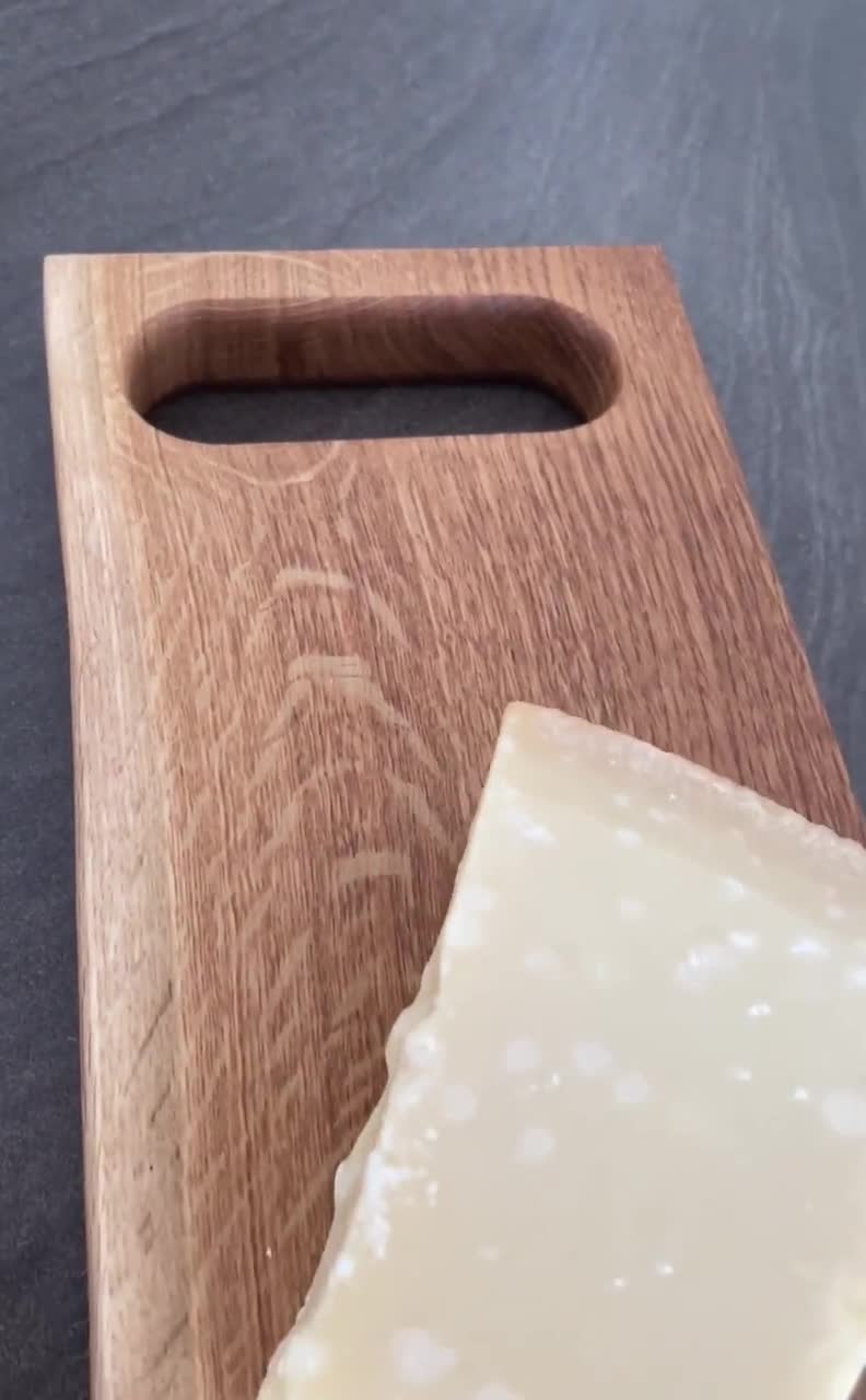 Tabla de cortar de roble macizo | Tabla para servir | Personalizada | Tabla de madera | Tabla de cocina | Tabla de aperitivos | Tabla de pizza | Tabla de charcutería | Tabla de barbacoa video poster