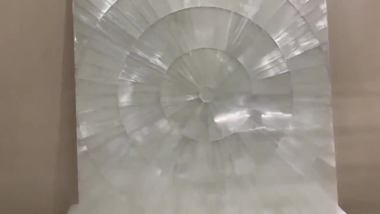 Mesa de comedor artesanal con incrustaciones de nácar: tablero circular de mosaico con piedras preciosas video poster