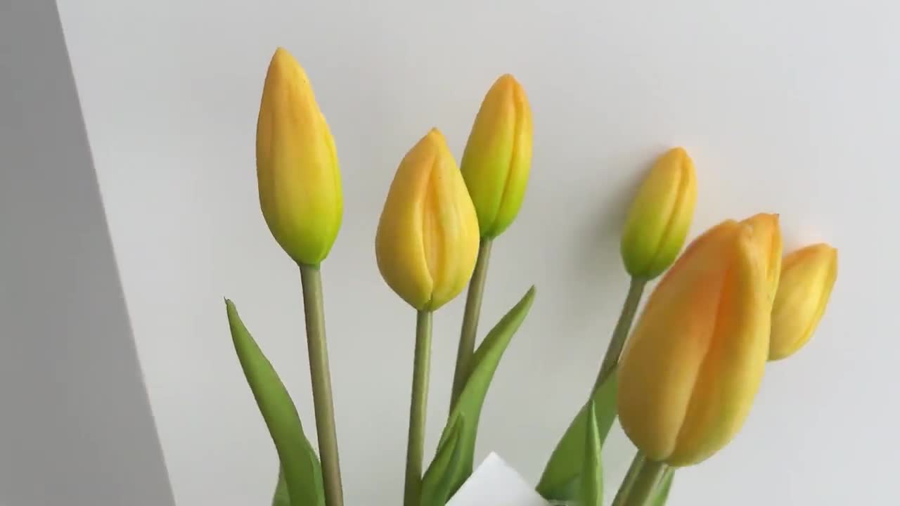 黄色のリアルなチューリップブーケ7茎、リアルタッチチューリップ、リアルなチューリップ、ラテックスの花、黄色の春プレミアム品質のフェイクフラワー