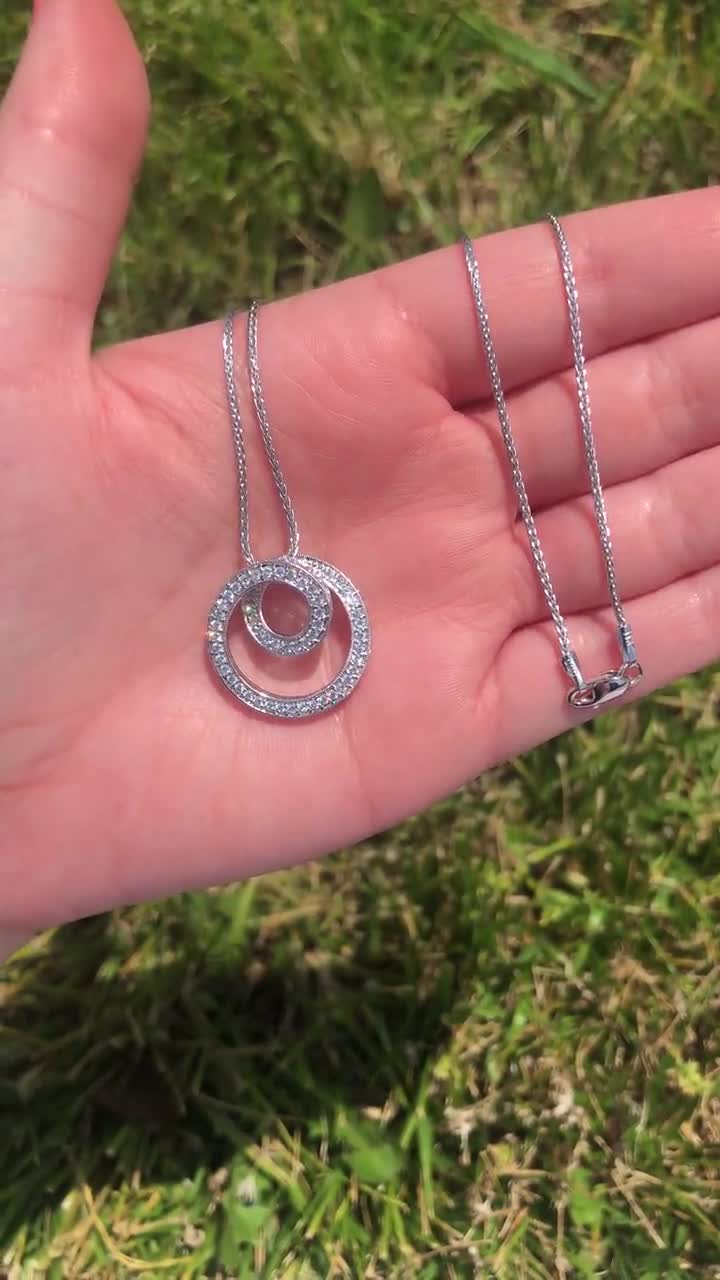 Diamond deals swirl pendant