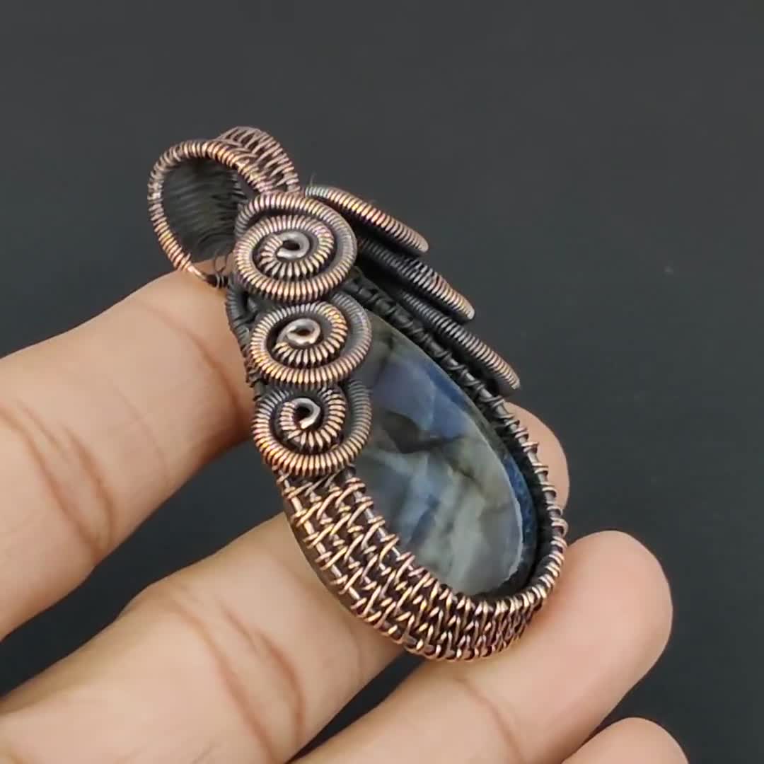 Ciondolo in labradorite avvolto in filo di rame fatto a mano - Gioielli con pietre preziose unici - Italia