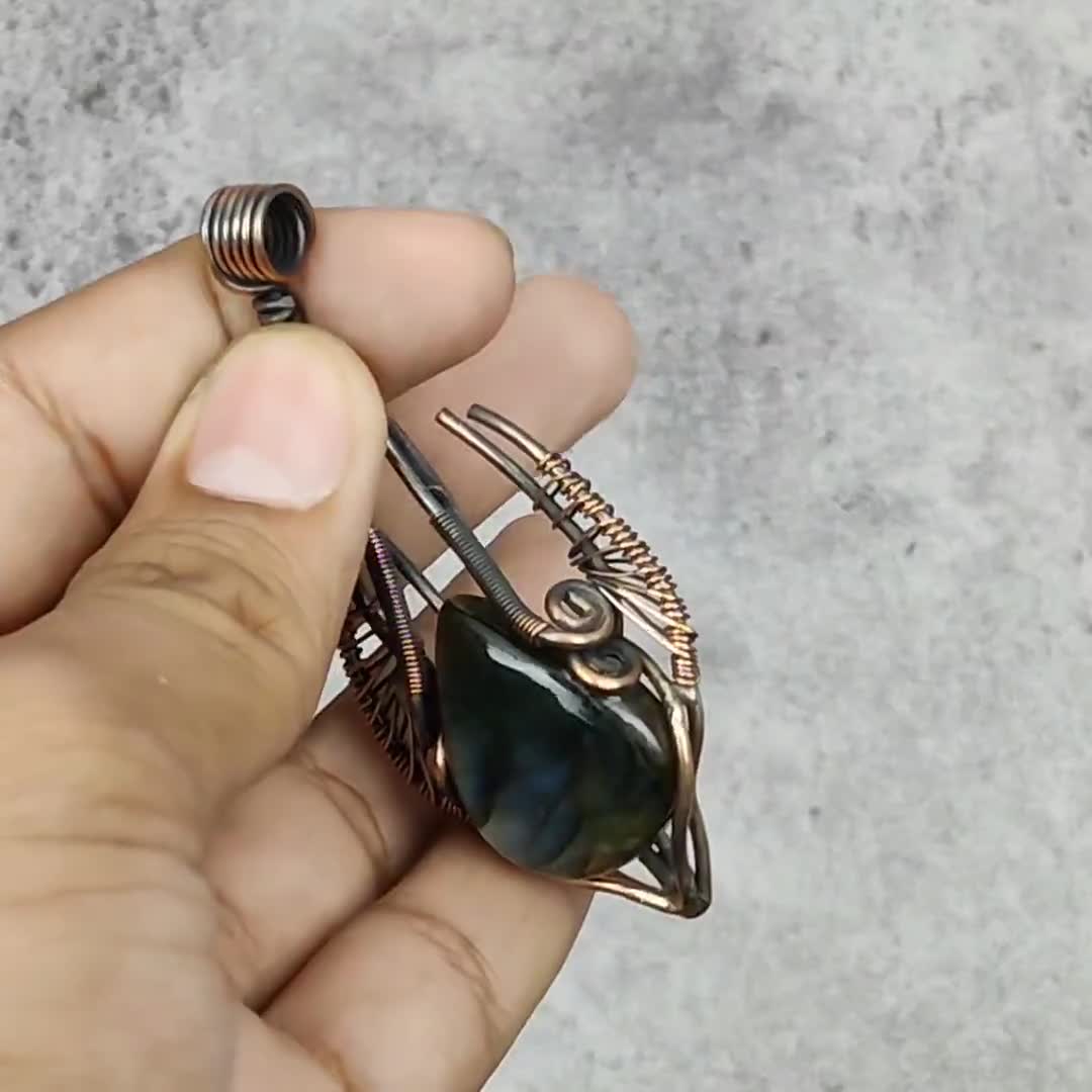 Ciondolo Fatto A Mano In Rame E Labradorite – Albero Della Vita Avvolto In Filo – Regalo Etnico