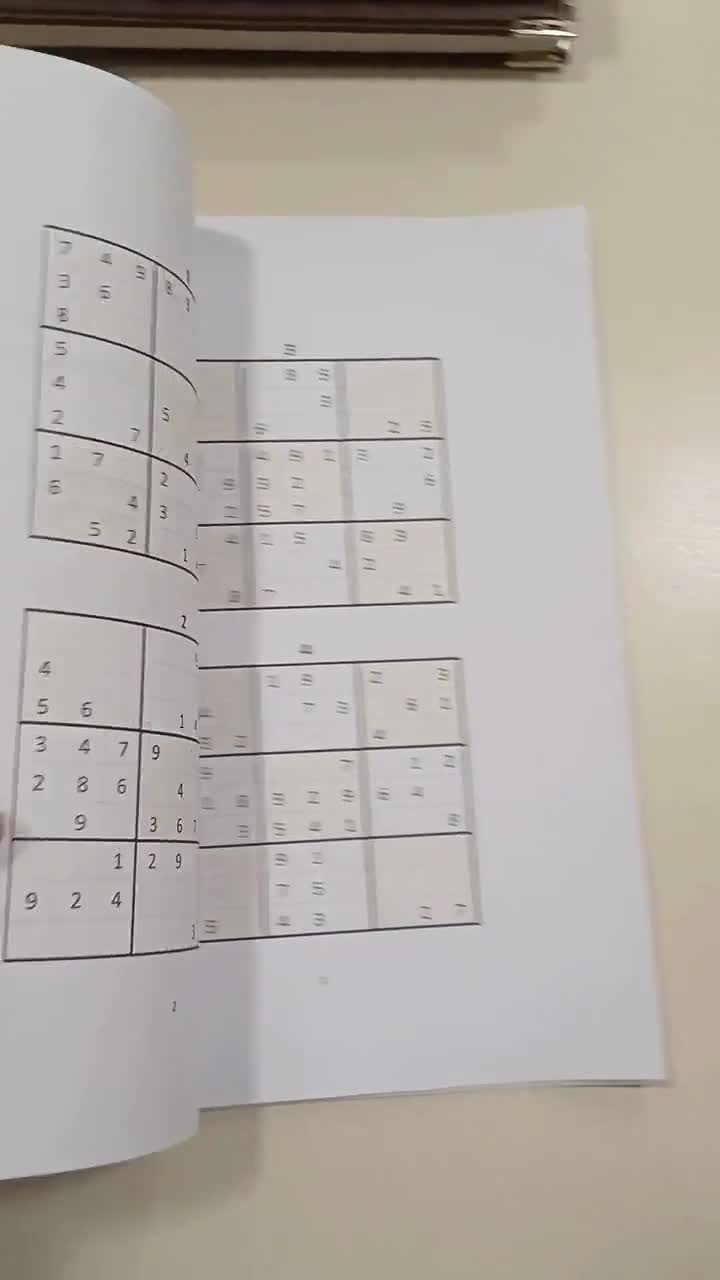 Einfaches Sudoku für Erwachsene - 50 druckbare Rätsel mit Antworten Anfänger Level PDF Buch (Letter, A4) video poster