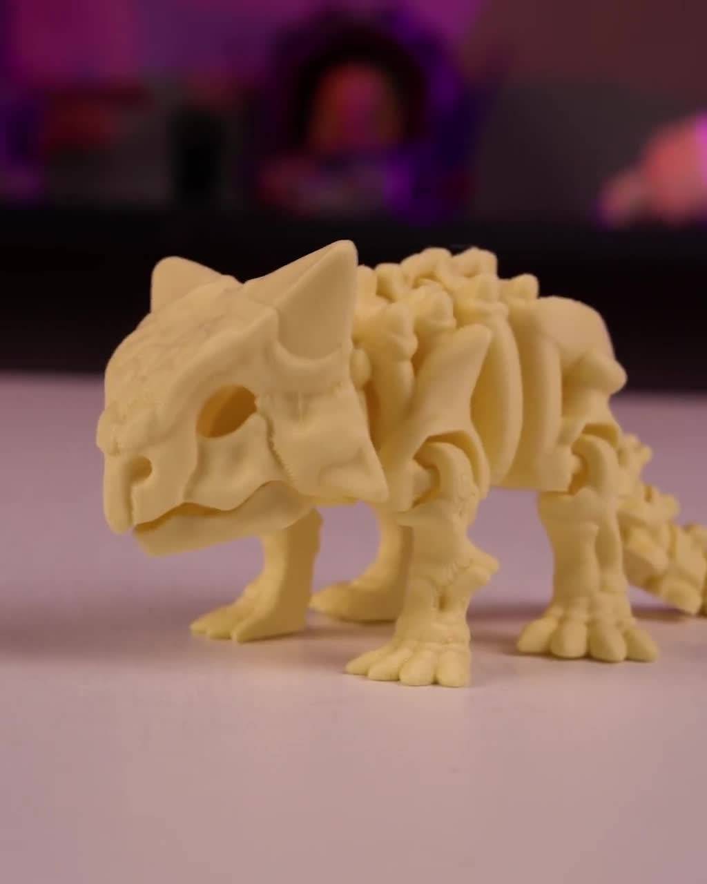 フレキシブルな恐竜骨格玩具 - T-Rex、トリケラトプス