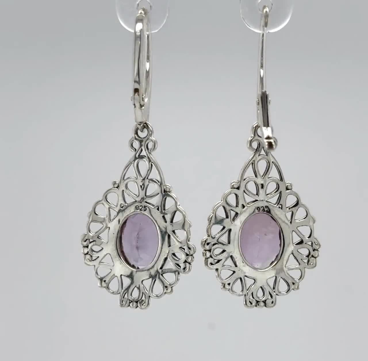 Orecchini pendenti a goccia in stile Boho Western con volute floreali, milgrain, cupola ovale in turchese blu semiprezioso per donne, chiusura a leva, argento sterling ossidato .925