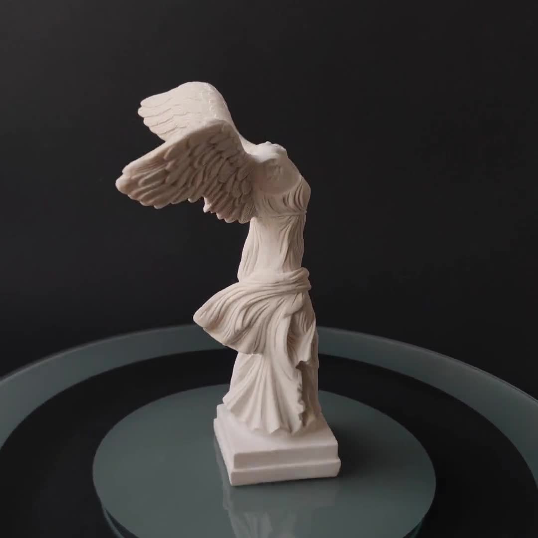 サモトラケのニケ像、翼を持つギリシャの勝利の女神、樹脂彫刻