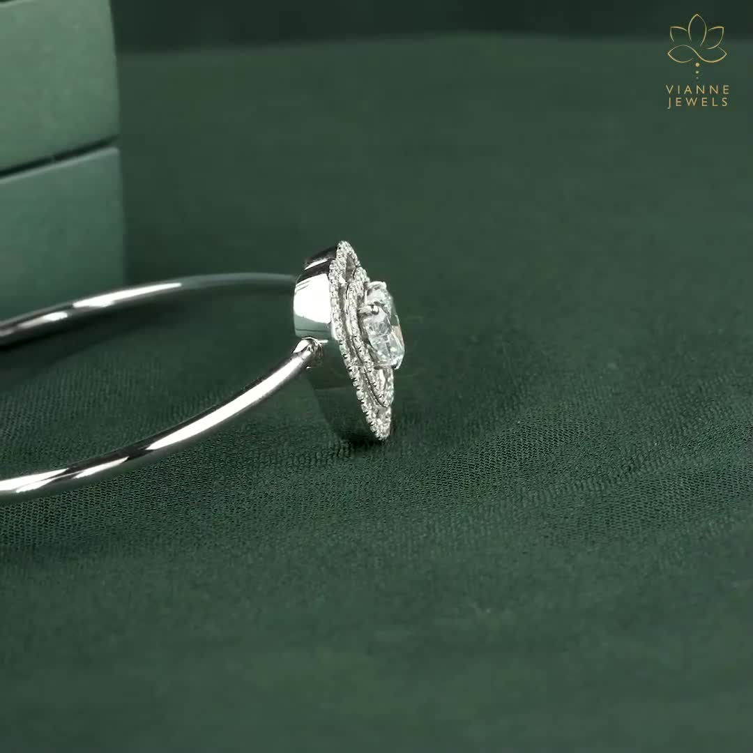 Pulsera de Mickey Mouse con diamantes cultivados en laboratorio de talla redonda / Pulsera de oro de 10,16 quilates / Joyería fina de lujo video poster