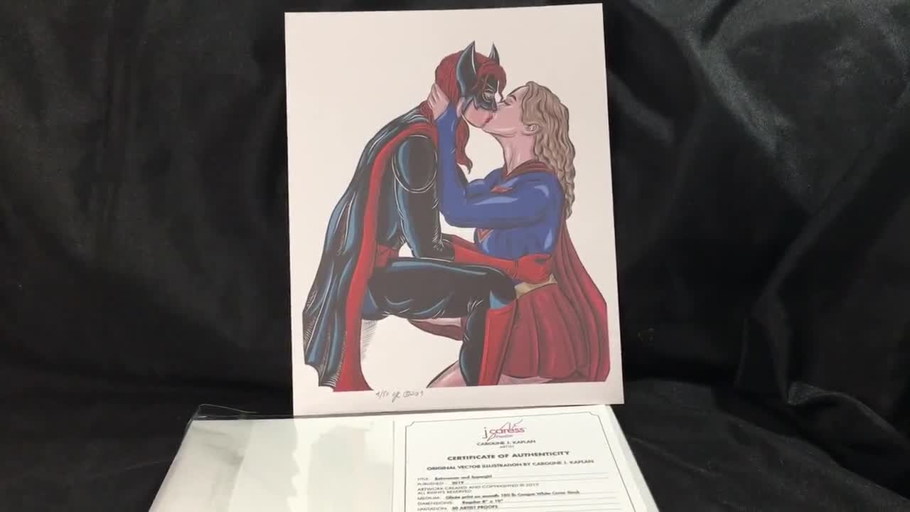 Batwoman and Supergirl Lesbian Couple Marvel DC Comic image
