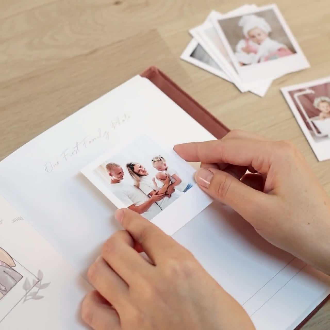 Libro dei ricordi del bambino personalizzato / Album fotografico dei primi  5 anni / Regalo moderno per la doccia per bambini / La tua storia Keepsake  / Edizione limitata coniglietto -  Italia