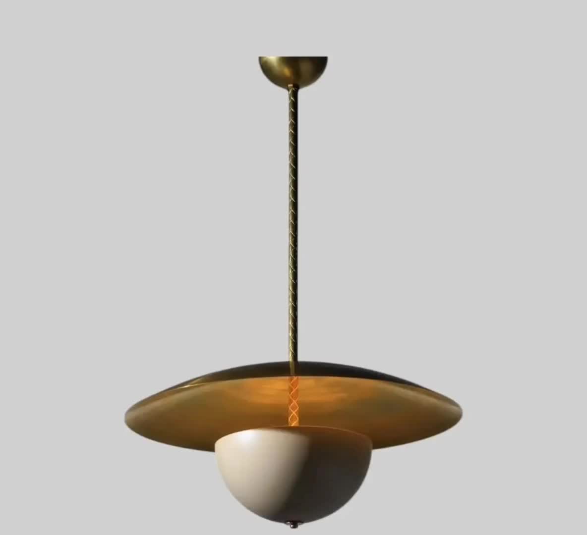 イタリア スプートニク 真鍮 シャンデリア アンティーク ミッドセンチュリー ミッドセンチュリー・スプートニク・シャンデリア：1950年代の真鍮製6