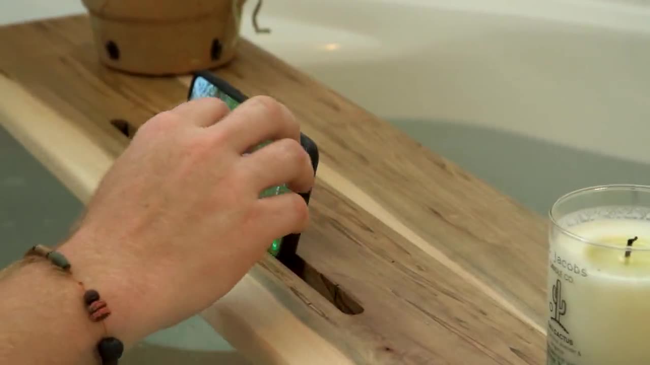 Minimalist Ambrosia Maple Bath Caddy 