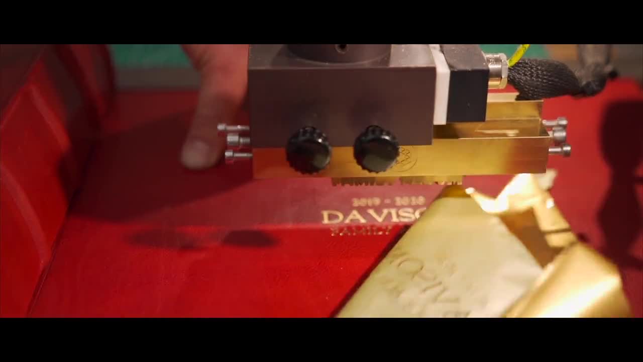 Romano Álbum de Fotos Envuelto en Cuero Italiano Reciclado Hecho a Mano Pequeño Castaño (16cm x 22cm x 6cm) ¡Personalizable! video poster