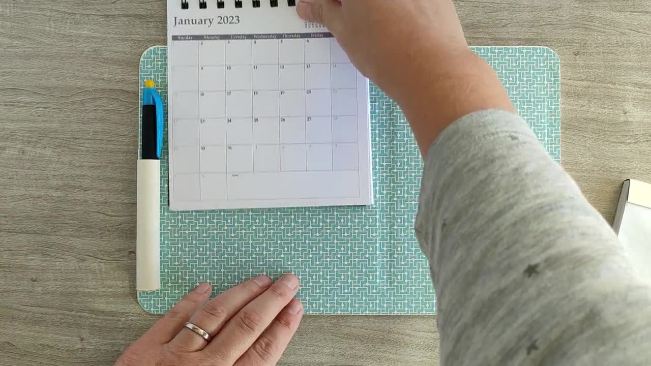 Calendario del frigorifero minimalista 2024 in blu e crema, calendario  mensile magnetico con note per l'home office, organizzatore domestico per  la cucina -  Italia