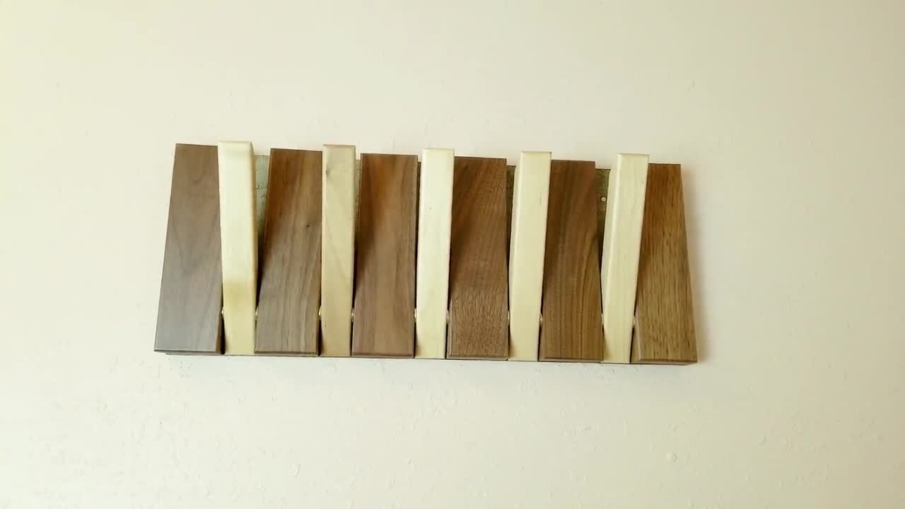 Perchero de pared de madera natural multicolor con 6 ganchos