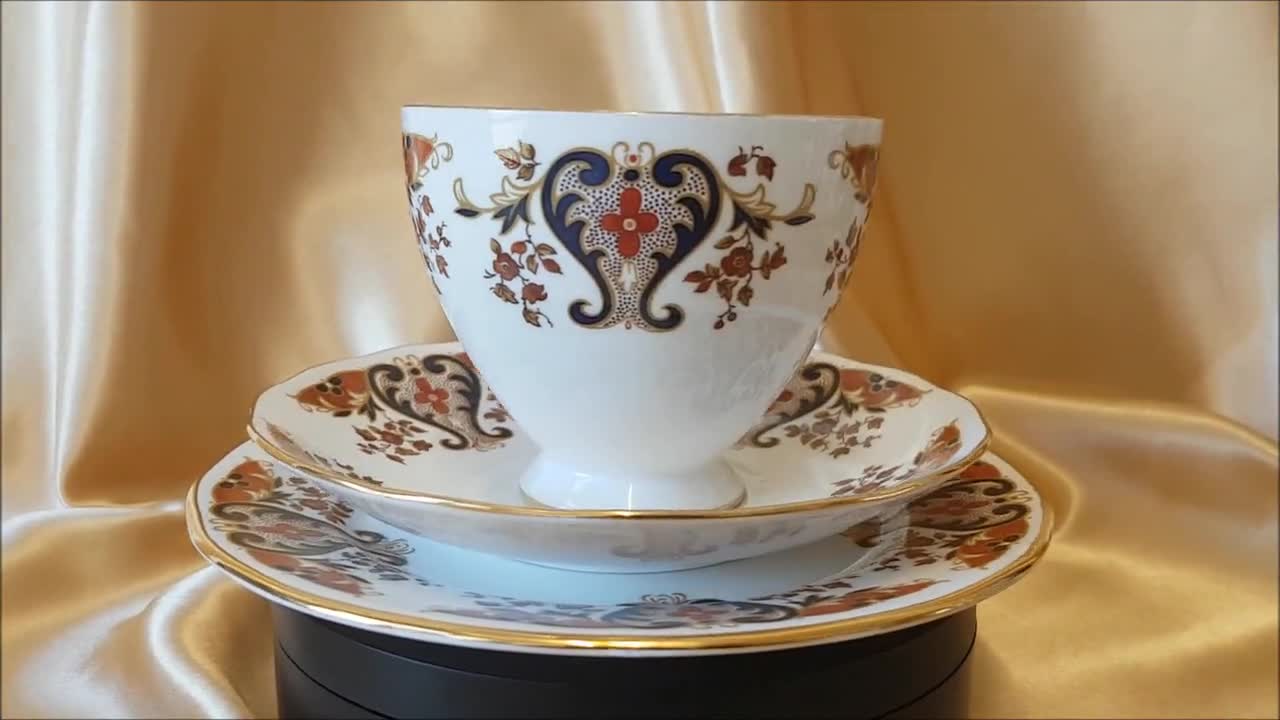 Colclough Royale Bone China Tableware Selection. Pattern Number 8525.  Stoke-on-Trent, Staffordshire, England.