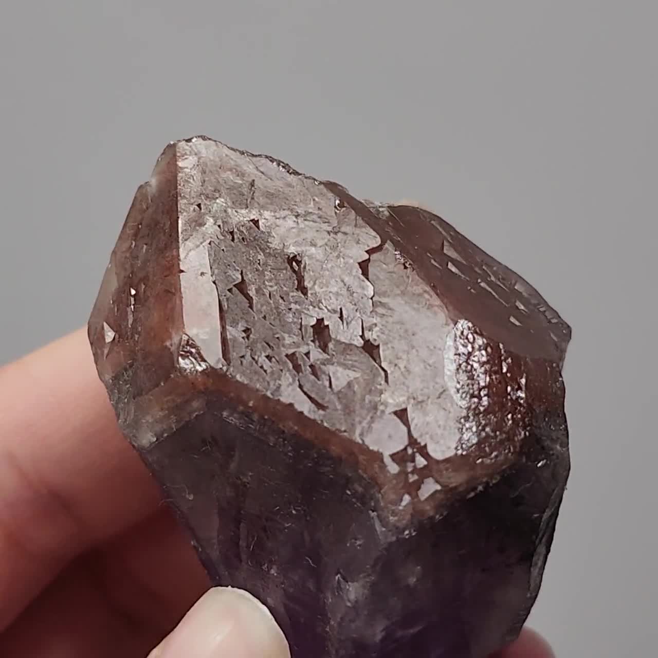 トライゴーニックレコードキーパー付きラフレッドキャップアメジスト