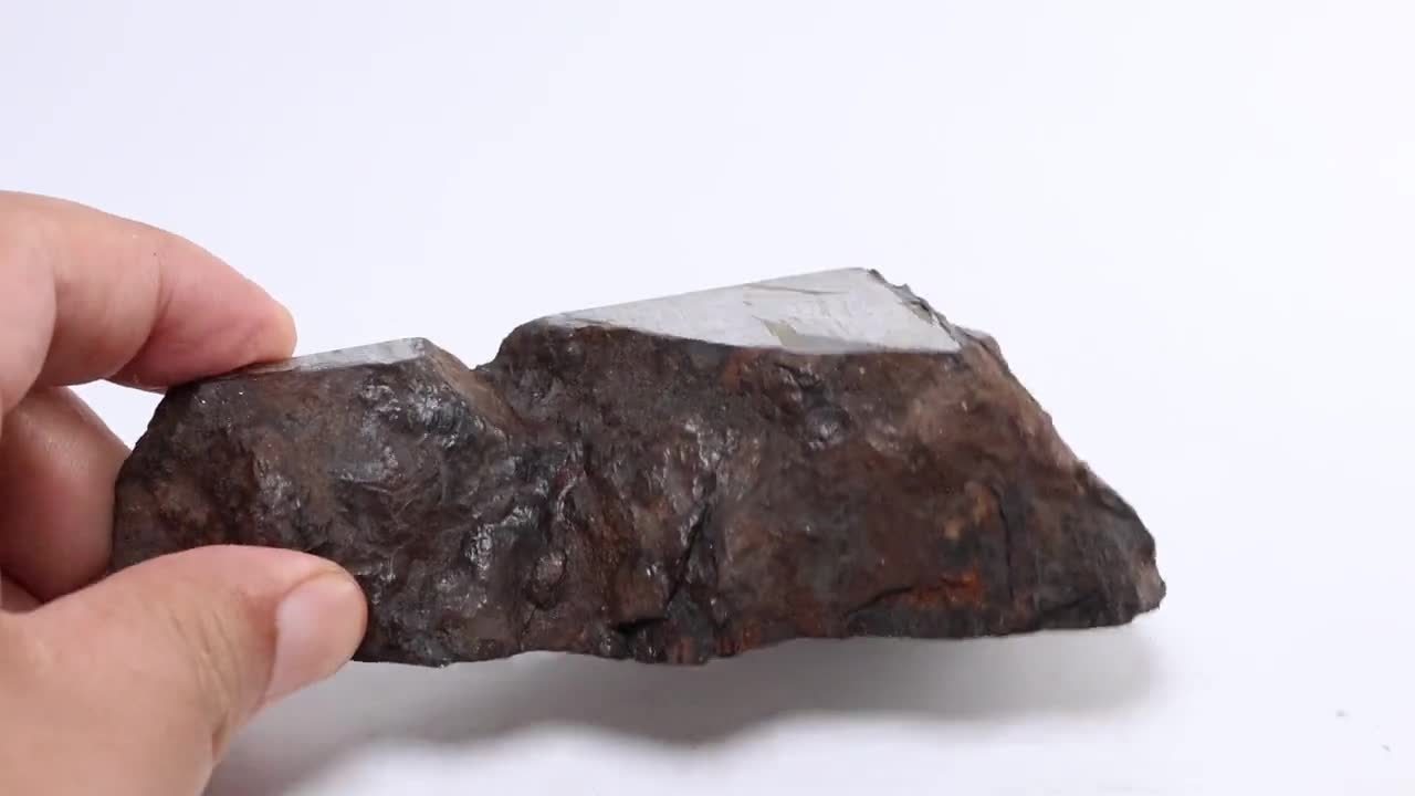 735g 鉄隕石サンプル、ウィドマンシュテッテン模様の自然宇宙ギフト