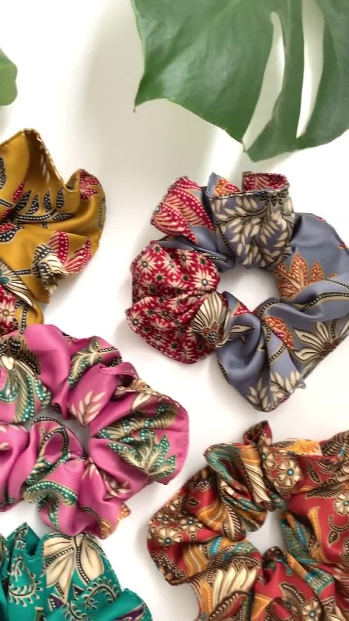 Scrunchies Elastici per Capelli Colorati Personalizzati Ricamati Col Nome O  Senza 