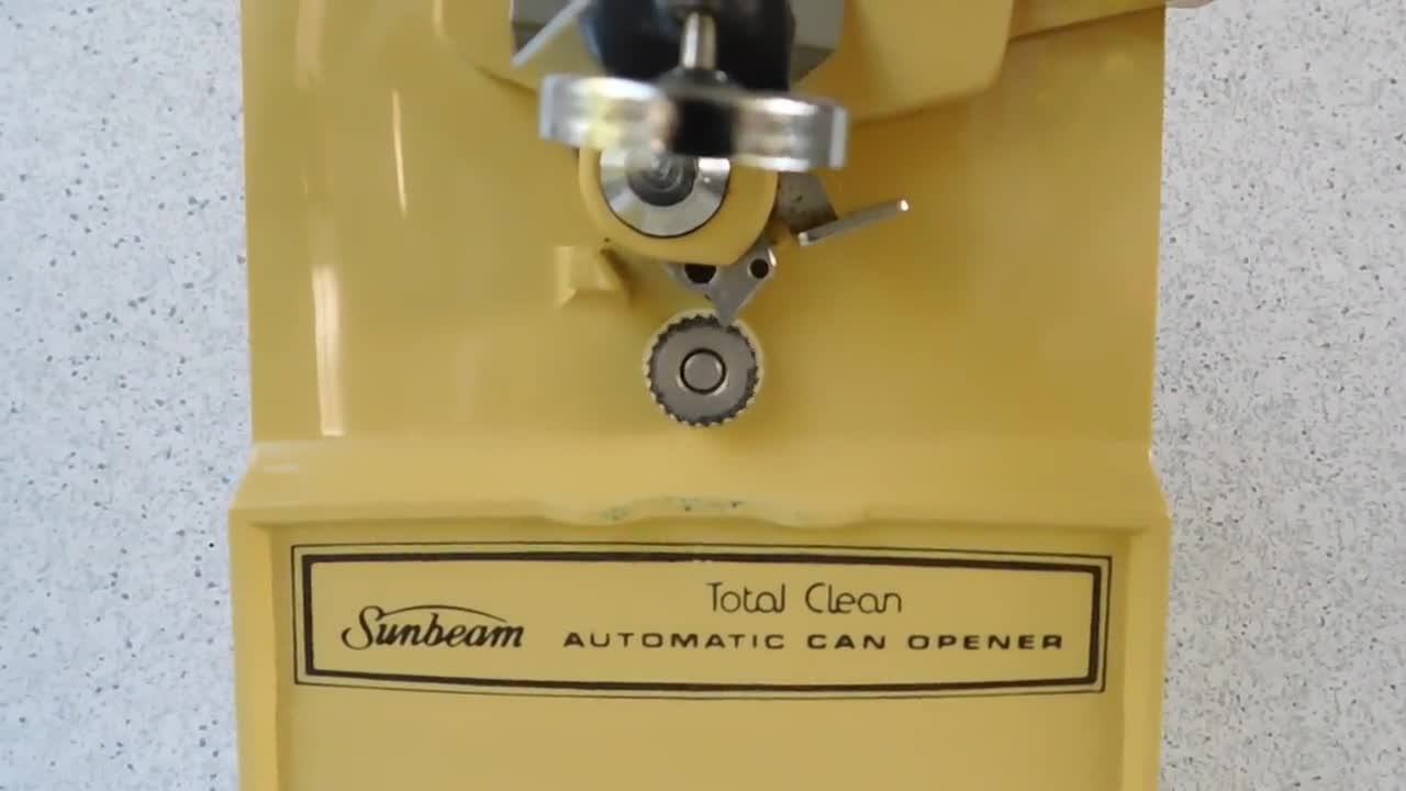 Working 1970s Harvest Gold Sunbeam Total Clean Electric Can Opener