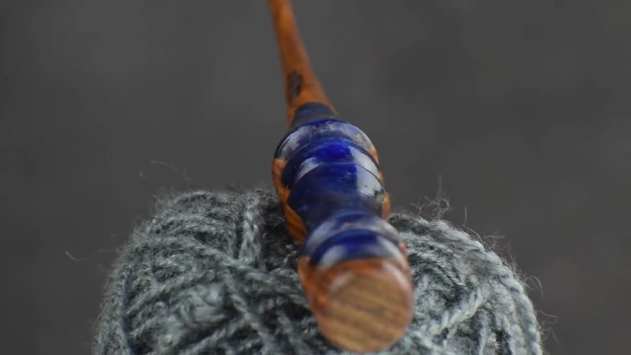 Epoxy and Oak Wood Crochet Hooks Blue and Firozi Color Mix Crochet Hook and  Flower Design Knitting Ergonomic Crochet Hook 3mm to 12mm 
