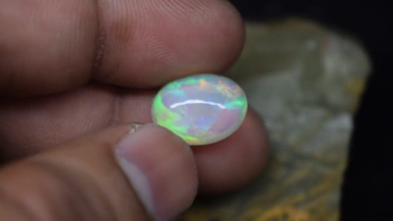 RARE !! OPALE BLANCHE D' ETHIOPIE : 4,65 CARATS ★★ p475.129t