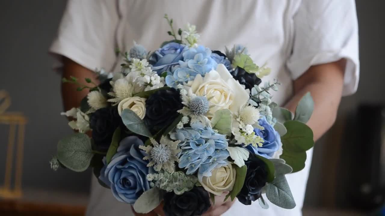 Fiori artificiali Bouquet da sposa blu navy polveroso, Bouquet da sposa bianco e blu, Rose al tatto, Fiori selvatici blu, Bouquet primaverili invernali - Italia
