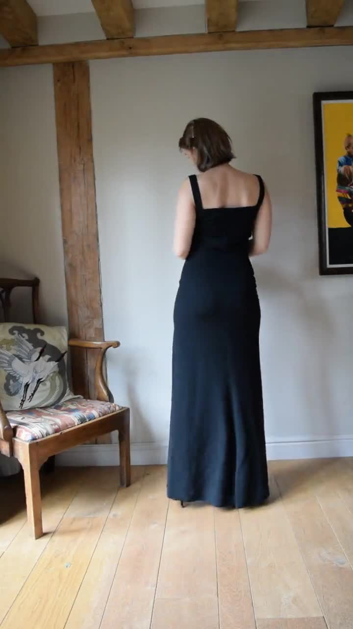 Vintage Valentino Black ニットロングケープ　マント 黒魔女マント、ウールファンタジーケープ、フード付きサイバー