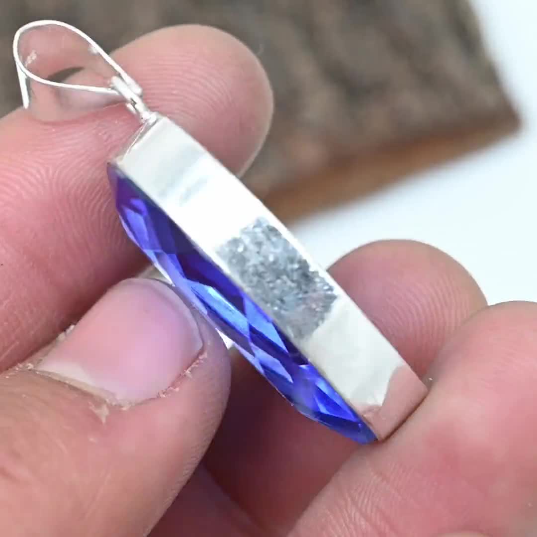ブルーサファイアペンダント、宝石ペンダント、デザイナーハンドメイド