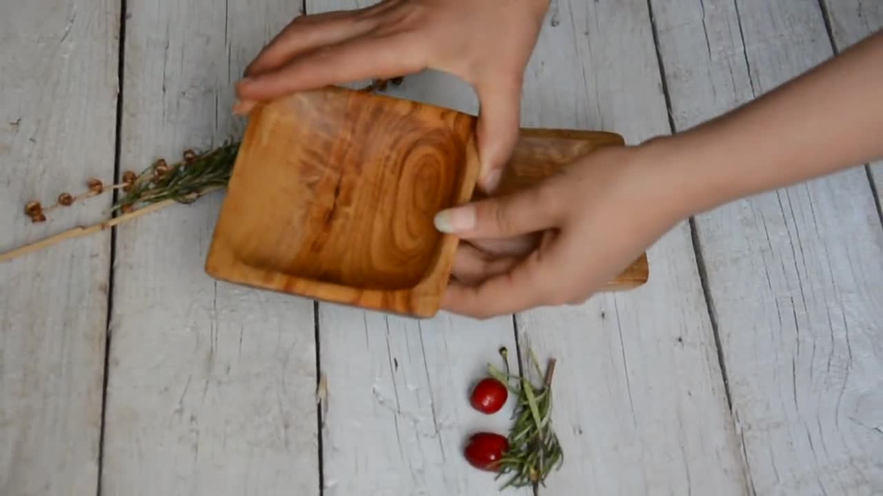 Un set di vassoi per snack in legno da 4,7 x 4,5 pollici, piatto quadrato  per caramelle e noci, regalo di Natale -  Italia